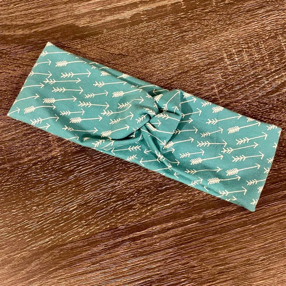 Wide Twist Headband Green Blue Arrows NEW